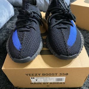 Yeezy boost 350 V2 Dazzling Blue